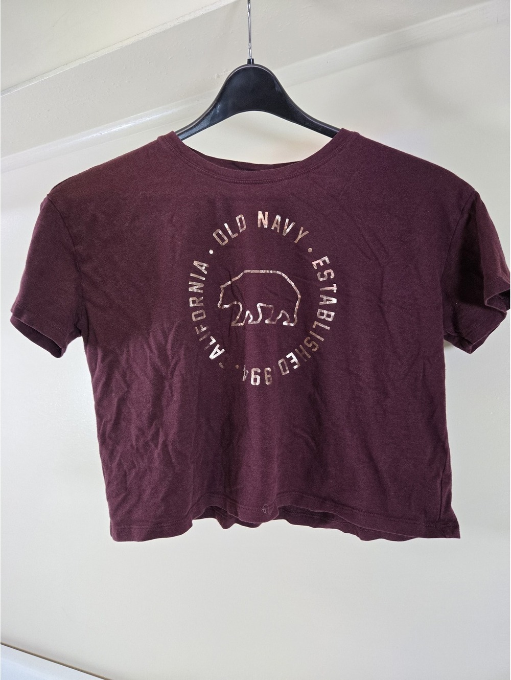 Old Navy California Burgundry Maroon Red Cropped T Shirt medium
